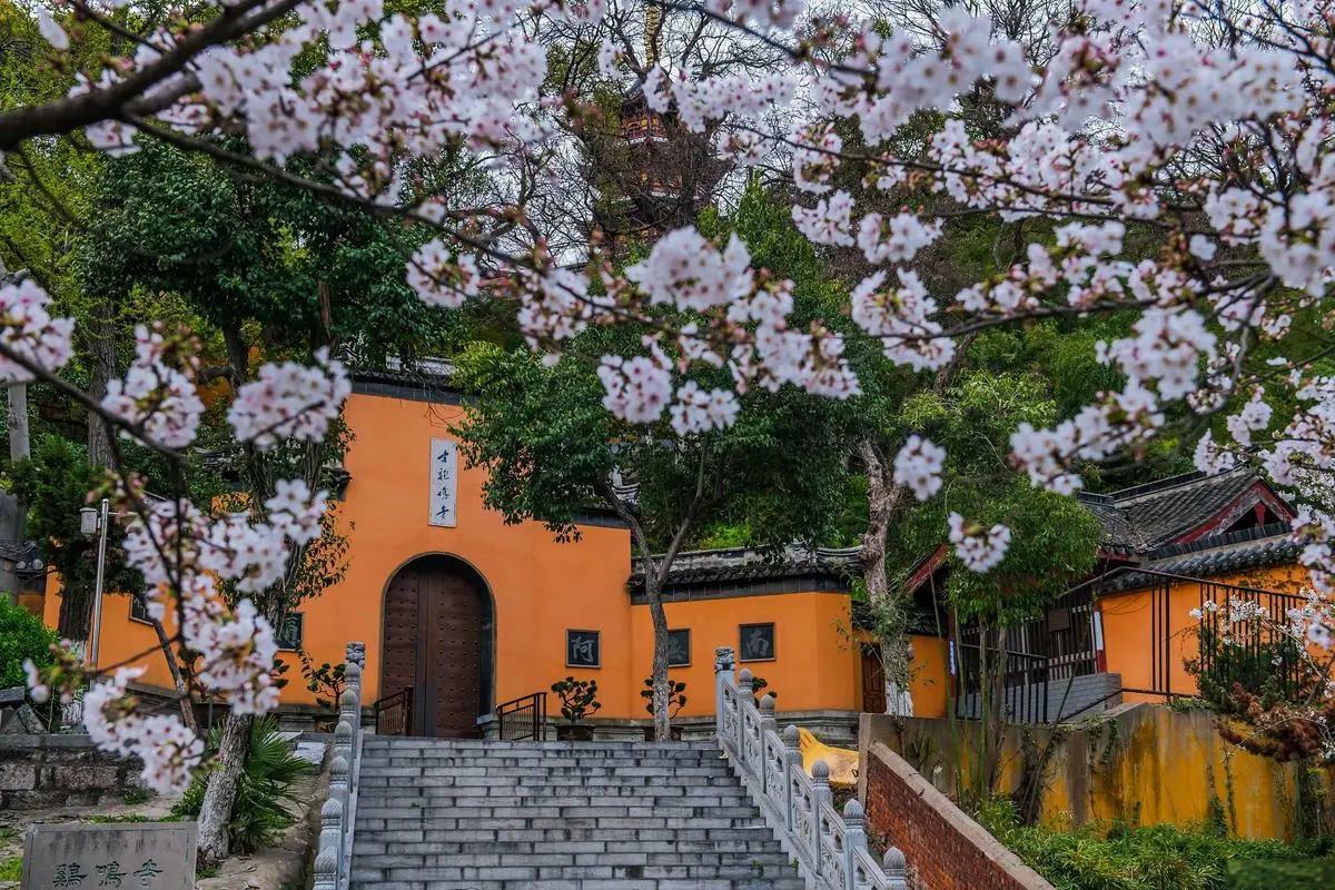 Linggu-temple